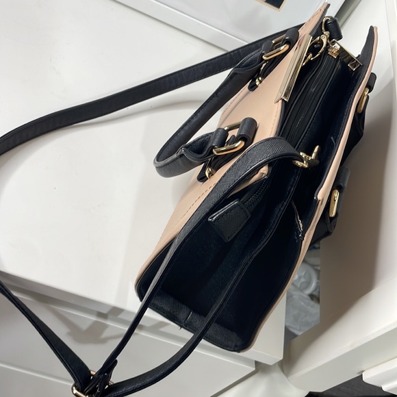 SPRING crossbody! - Picture 2 of 2